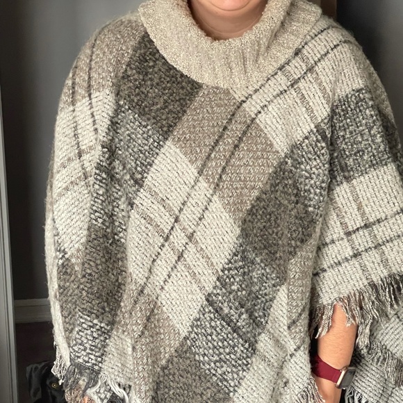 Beautiful Roots Turtleneck Poncho - Picture 2 of 4